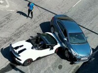 Accident straniu. Un Hyundai s-a urcat pe un Lamborghini, într-o intersecție. VIDEO