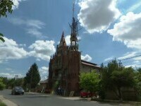 Sagrada Familia din Teleorman. Ce ”capodopere” apar într-o țară în care fiecare construiește după cum îl taie capul
