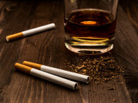 alcool și țigări