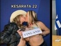 Sanna Marin și-a cerut scuze pentru o poză cu două femei care se sărută în sânii goi, la petrecerea sa