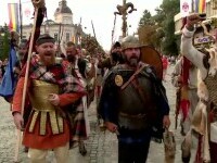 Festivalul istoric Getodava. Peste 100 de daci și romani au defilat pe străzile Iașului, în strigăte de luptă