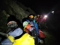 Turiști blocați în zona unor prăpastii din Făgăraș, recuperați de salvamontiștii din două județe