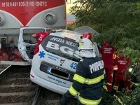 Ambulanță privată, zdrobită de tren în apropiere de Bumbești-Jiu. Șoferul n-a avut nicio șansă