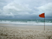 steag rosu pe litoral