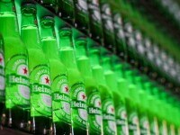 Heineken a vândut șapte fabrici de bere din Rusia pentru doar un euro. Ce e în spatele afacerii