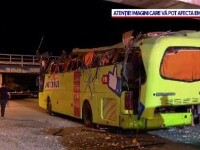 Autocar cu ucraineni, secerat de la jumătate după impactul cu un limitator. Ca prin minune, toți pasagerii au scăpat cu viață