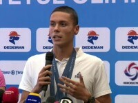 David Popovici a revenit în ţară după ce a câştigat două medalii la JO. „Este nevoie de bani investiți în sport”