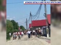 Răfuieli în stradă între două clanuri de rromi din Podoleni. Au distrus case și mașini, până la intervenția mascaților