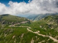 Transfăgărășanul și Transalpina se deschid vineri. Intervalul de ore în care traficul este permis