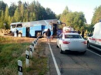 Un mort și cel puțin 16 răniți, după ce un autocar turistic a fost spulberat de un tren de marfă, lângă Sankt Petersburg