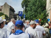 A patra zi de proteste la sediul Ministerului Educaţiei. Profesorii cer demisia ministrului Daniel David