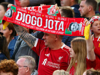 Fanii de la Liverpool, omagiu pentru Diogo Jota la primul meci pe Anfield de la decesul atacantului. VIDEO