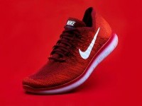 (P) Adidasii Nike – un reper în cultura sportivă și urbană