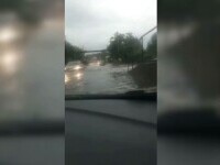 Noi furtuni violente în Moldova. Un bărbat a rămas blocat pe o insulă după ce râul Ozana s-a umflat rapid