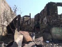O familie a rămas fără adăpost, după ce două case au fost mistuite de flăcări în Bacău. „S-a topit tot”