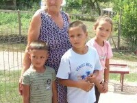 Rebeca visează să înceapă școală într-o rochiță roz, iar frățiorii ei în haine noi. ”Un copil trebuie să fie frumos și demn”