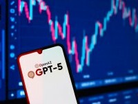 OpenAI a lansat GPT-5, cel mai nou model de inteligență artificială. „Mai deştept, mai rapid”