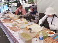 Festival gastronomic turcesc în centrul Capitalei. Unii pofticioși au plecat cu sacoșele pline
