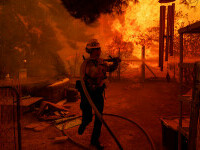 Incendiu devastator în California