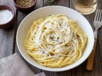 Un scandal culinar a izbucnit în Roma. Un site britanic a adăugat alte ingrediente într-o rețetă de paste veche de secole