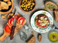 Dieta cretană - secretul longevității mediteraneene într-o farfurie simplă. Cum mănâncă cei mai sănătoși oameni din lume