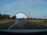 Un șofer a fost filmat în Galați când intră pe contrasens și lovește o mașină, apoi fuge de la locul accidentului