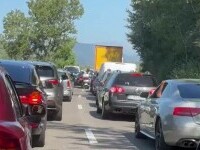 Haos pe șosele în minivacanța de Sfânta Maria. Trafic blocat pe Valea Prahovei și pe autostrăzi. Trenurile nu mai au locuri