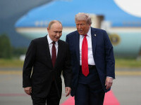 Tricouri și tablouri cu Putin și Trump, vândute online în Rusia. 68% dintre ruși cred că liderii au ajuns la o înțelegere