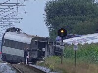 O persoană a murit și aproximativ 20 au fost rănite după ce un tren cu elevi a lovit un utilaj și a deraiat, în Danemarca