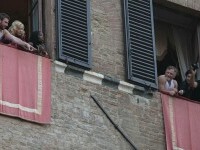 FOTO. Cum arată Madonna la 67 de ani. Imagini rare cu vedeta muzicii pop și copiii săi în Italia