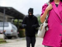 Hoții folosesc o metodă ingenioasă pentru a fura. Polițiștii avertizează oamenii să păstreze distanța
