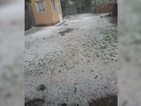 Furtuni violente în nordul țării: grindină cât mingea de ping-pong și gospodării acoperite de gheață
