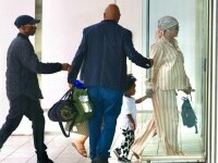 Rihanna, apariție inedită în pijama. Cum a fost surprinsă vedeta pe străzile din Los Angeles. GALERIE FOTO