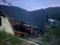 Furtuna a făcut prăpăd în 15 județe. Acoperișuri prăbușite peste oameni. O persoană de 18 ani a murit în Argeș