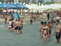 Apa mării s-a răcit brusc cu 10 grade Celsius. Turiștii au intrat cu precauție în apă: „Un pic cu picioarele”