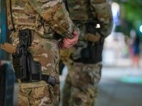 Unele trupe ale Gărzii Naționale din SUA, aflate în Washington, au început să poarte arme de foc, puști și pistoale