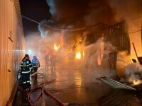 Incendiu de amploare la depozitul „Dragonul Roșu” din București. Flăcările au cuprins 2.000 mp