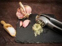 Mujdei – rețeta clasică pentru un sos de usturoi perfect. Clasic, țigănesc, de post sau cu iaurt