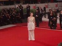 Emma Stone și George Clooney au cucerit Veneția. A doua seară a Festivalului de Film, marcată de momente speciale