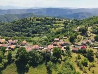 Un colț de rai din România, „uitat” de autorități, atrage turiști din toată lumea. Tradițiile încă dau viață locului