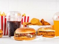 Studiu: Alimentele ultraprocesate cauzează efecte negative asupra fertilităţii şi metabolismului bărbaţilor