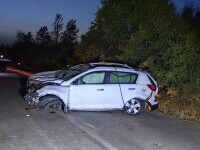 Un tânăr de 22 de ani a murit după ce a făcut accident cu mașina, fără să aibă permis de conducere. O tânără a fost rănită
