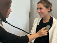 Medicii au dezvoltat un stetoscop bazat pe inteligență artificială care poate detecta trei afecțiuni cardiace în 15 secunde