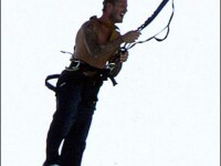 David Beckham s-a aruncat de pe un pod