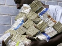 Zimbabwe a scos pe piata bancnota de 500 de milioane de dolari