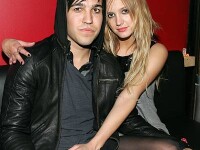 Ashley Simpson face orice in materie de sex!