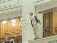 Un barbat s-a aruncat de la balconul Camerei Deputatilor!