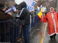 Incidente in Piata Victoriei. Revolutionarii au protestat pentru ca vor ramane fara indemnizatii