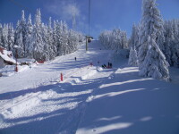 Turistii sunt asteptati la schi, de Pasti. In statiunile montane din judetul Hunedoara zapada atinge si 40 de centimetri