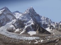 Fotografia de 2 miliarde de pixeli, care arata transformarea dramatica a Muntelui Everest